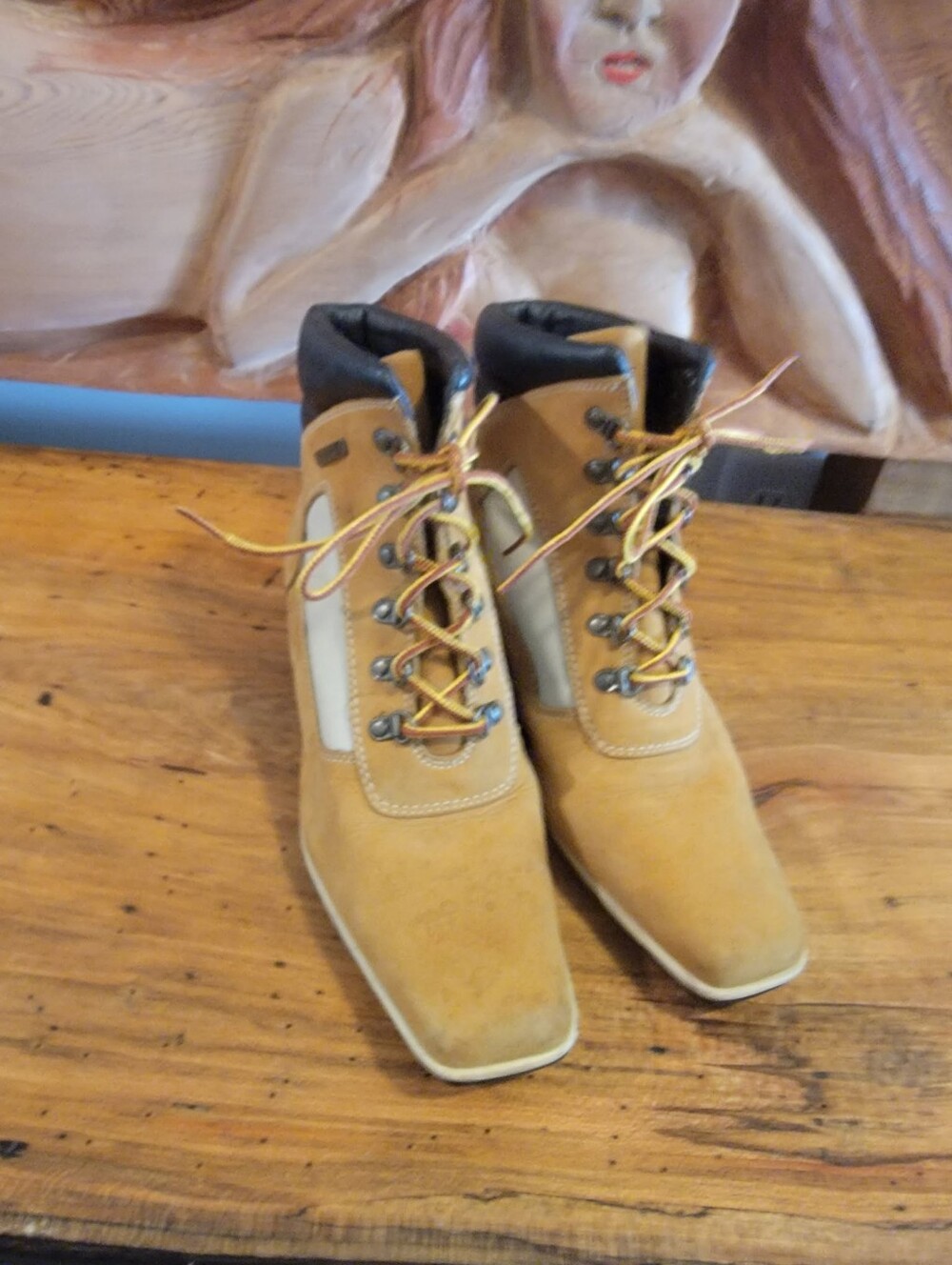 Timberland Boots Size 8 Chukka Wheat Nubuck Leather 2" Heel Square Toed